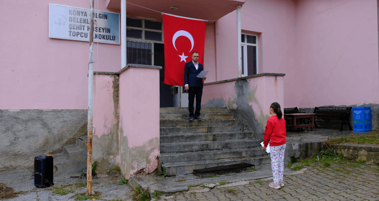 Tek öğretmen ve tek öğrenciyle duygu dolu 29 Ekim kutlaması!