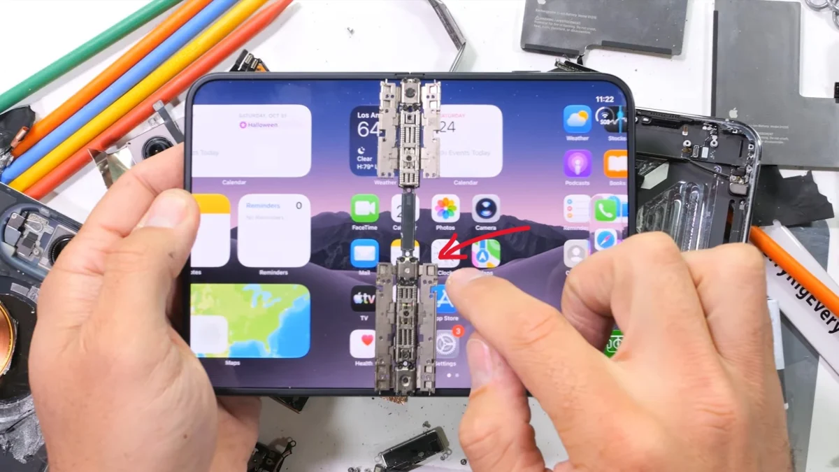 iPhone Duo Ekran Problemi: Menteşedeki Küçük Parça Suçlu Olabilir