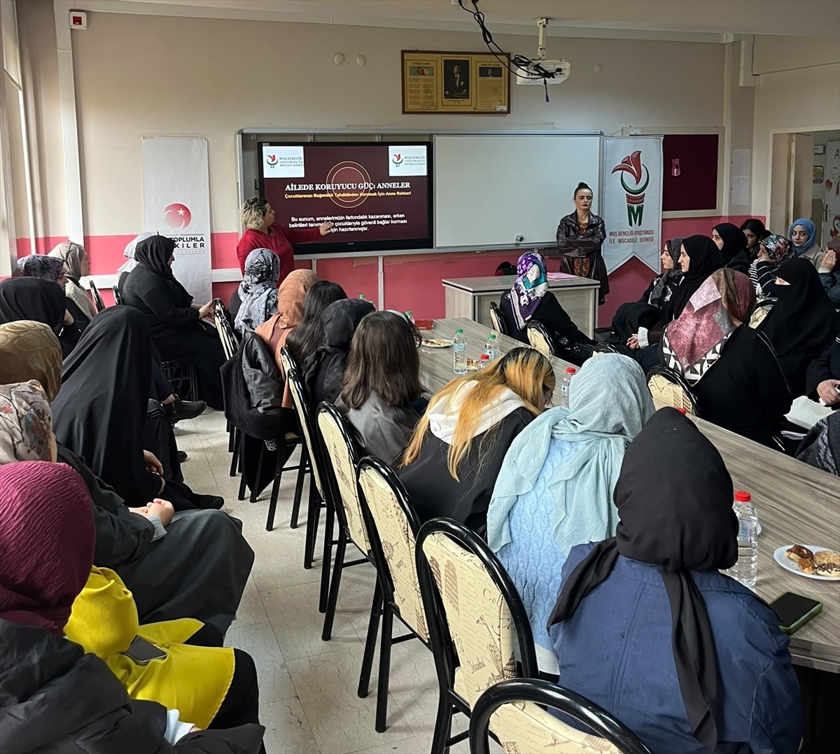 Muş’ta kadınlara yönelik seminerde aile içi iletişim ve bağımlılık riski ele alındı